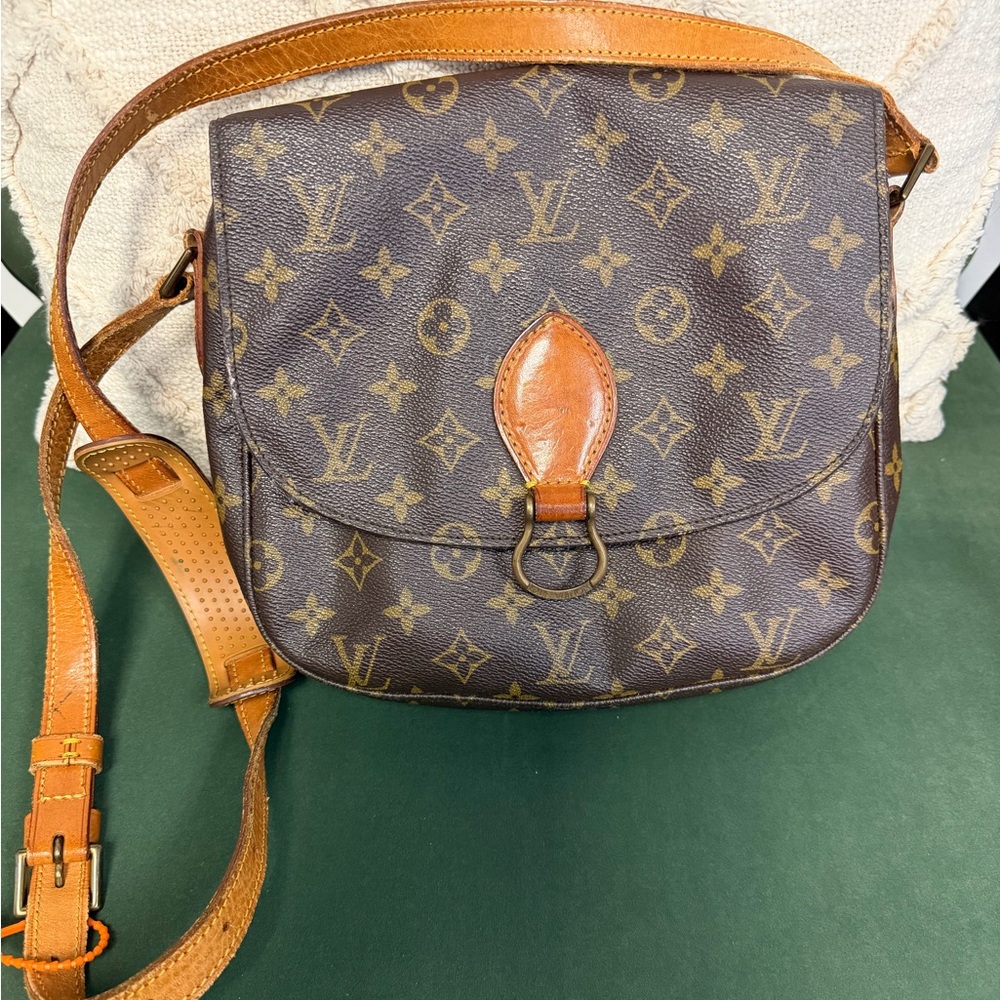 Louis Vuitton Monogram St. Cloud
Crossbody Bag
